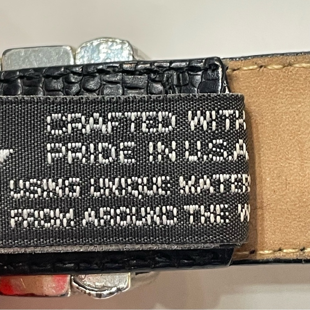 Brighton Ladies Leather Belt with Sleek Design. Pre-owned. Buckle has scratches. - Picture 6 of 11